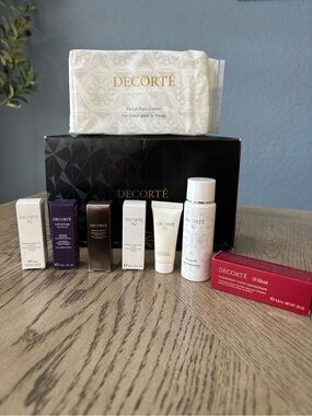 DECORTÉ Luxury Skincare Sample Set